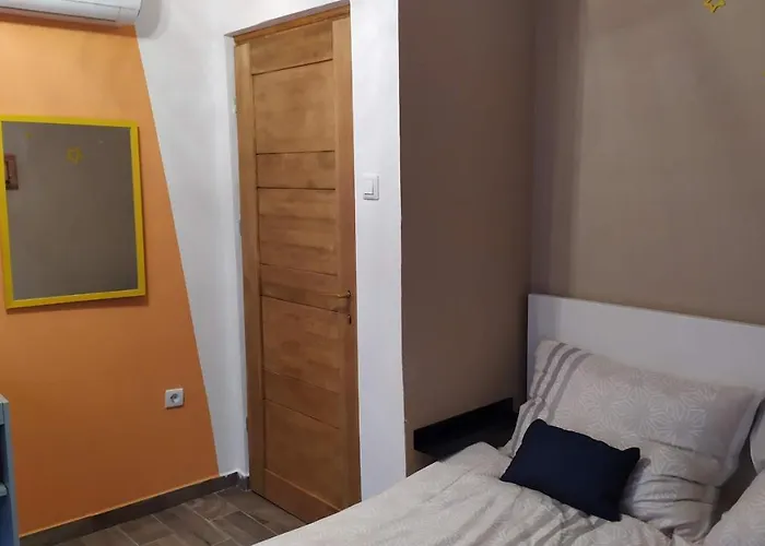 Arcadia בית הארחה 3*